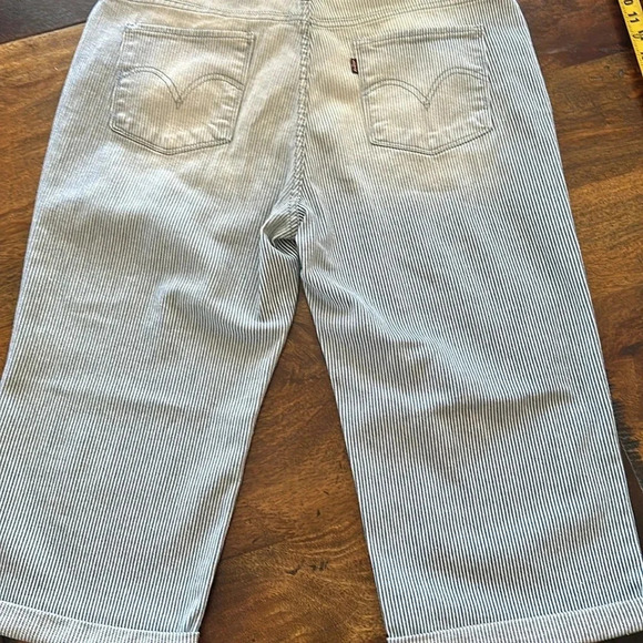 Levi’s capri pants NWTs size16 striped washed out denim - Picture 3 of 6